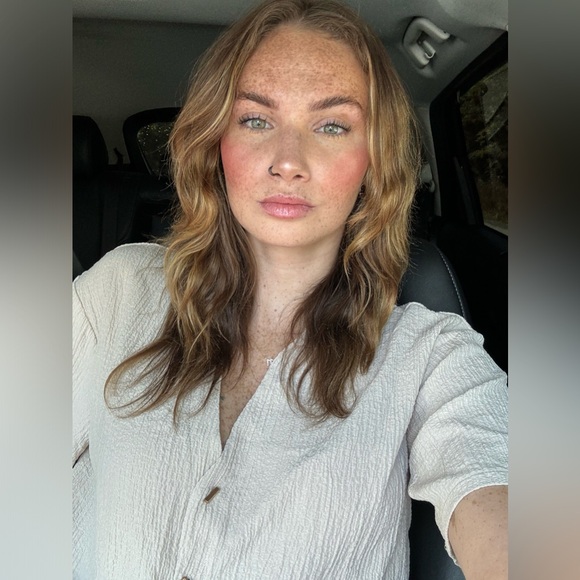 Meet your Posher, Courtney - Picture 3 of 5